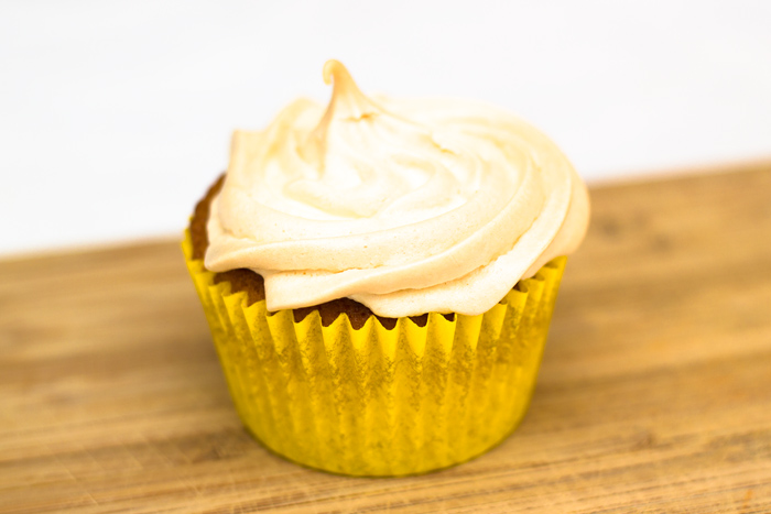 Lemon-meringue-cupcake-700