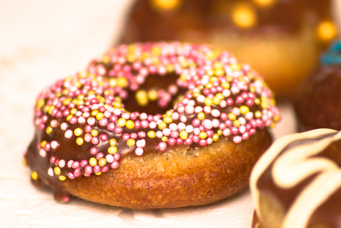 doughnut-pink-sprinkles-700