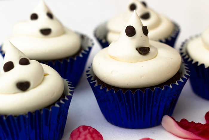 Easy Halloween Cupcakes - perfect for the children to decorate