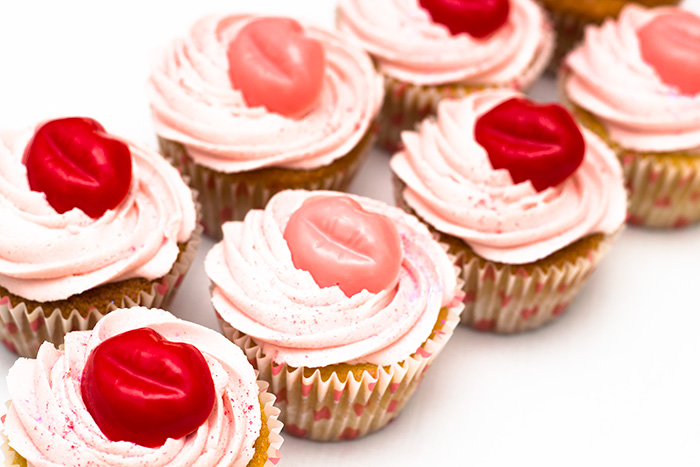 Kiss-cupcakes-2-700